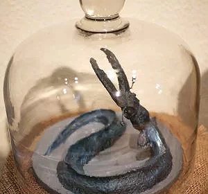 Le cerfvolanguille, sculpture de Nadia Olivier